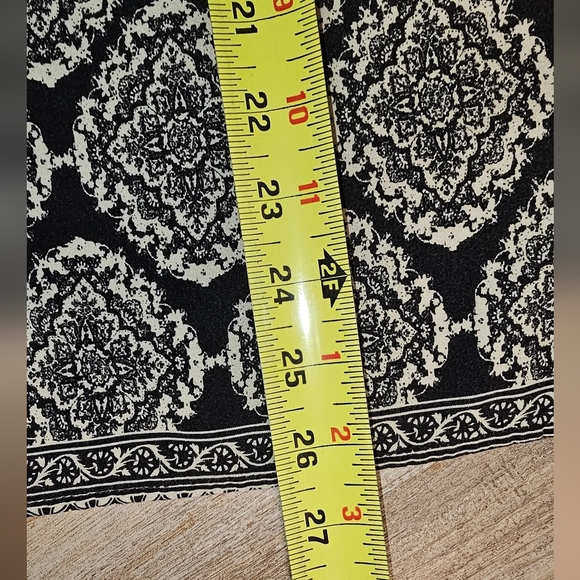 Women's Black and White Patterned Top Contrasting Shoulder, sleeves and hem.  XL - Picture 11 of 12